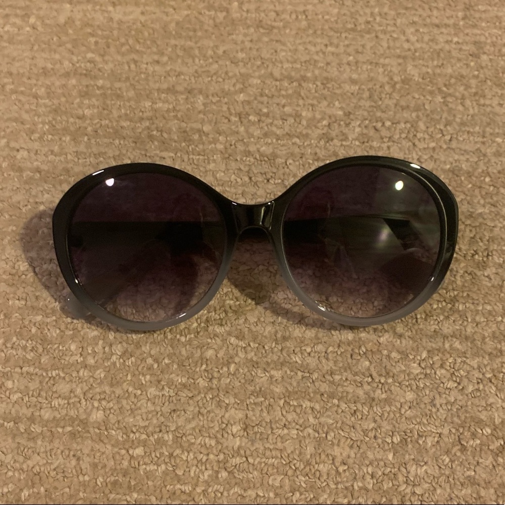 Tahari sunglasses